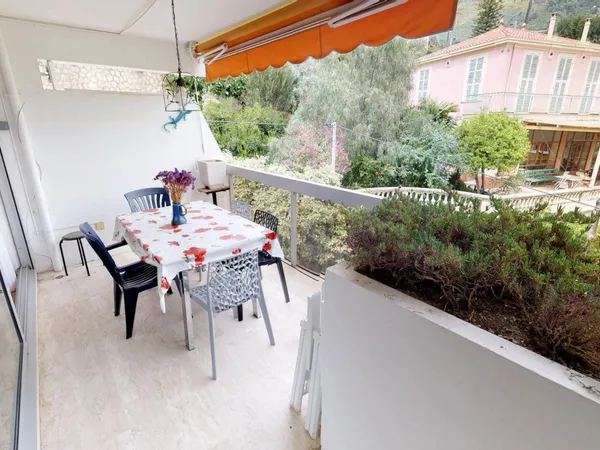 MENTON GARAVAN deux piéces avec piscine et parking proche plages et Vieille-Ville 