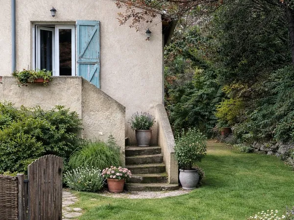 Appartement T2 rénové avec jardin 