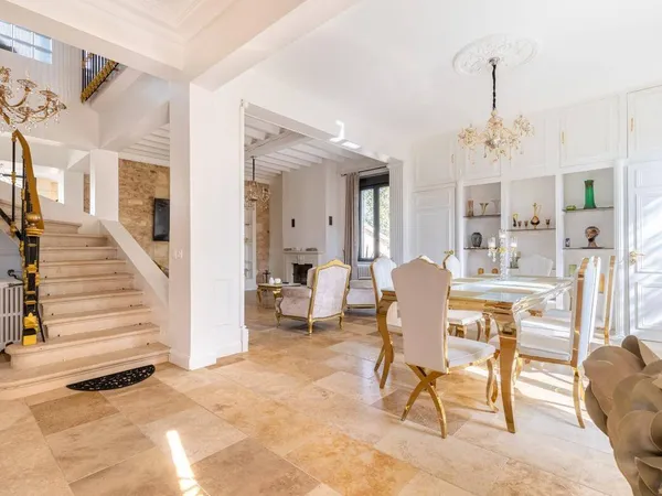 Château 25 pièces 900 m² 