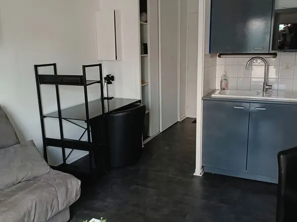 STUDIO MEUBLÉ DANS UNE RÉSIDENCE DE SERVICES SÉCURISÉE / Lille centre - gares 