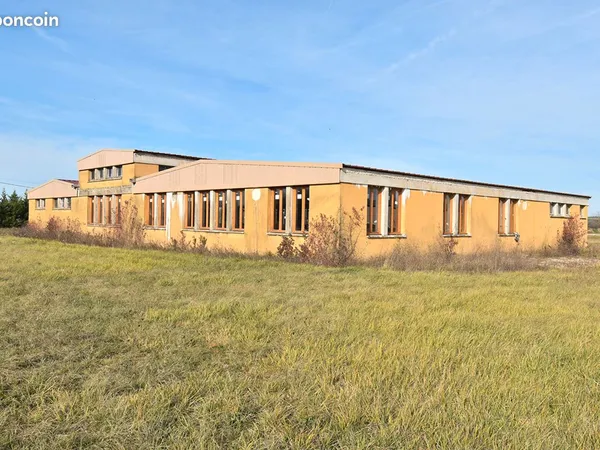 Entrepôt 700 m² SAINT LEGER SOUS BRIENNE 