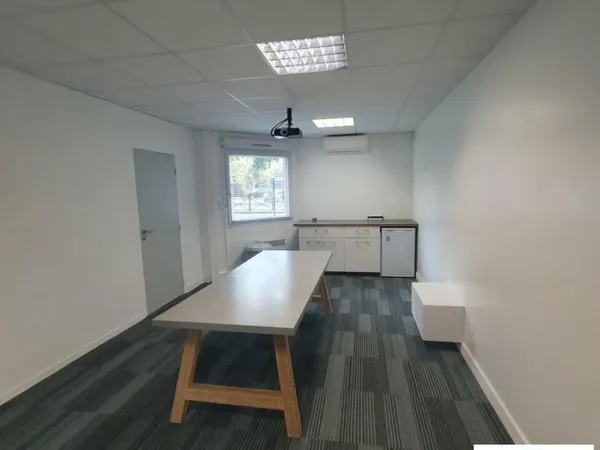 Bureaux 139 m² 
