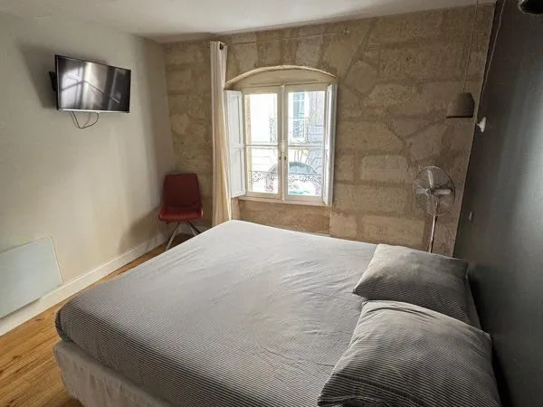 Appartement meublé 65m2 immeuble pierre