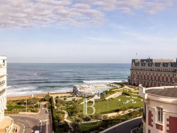 BIARRITZ, MAGNIFIQUE APPARTEMENT VUE MER DE 130 M², DERNIER ÉTAG 