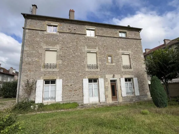 Maison 12 pièces 335 m² 
