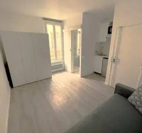Studio 1 pièce 14 m² 