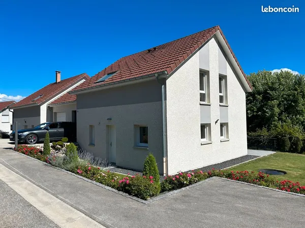 Maison mitoyenne avec terrain plat 