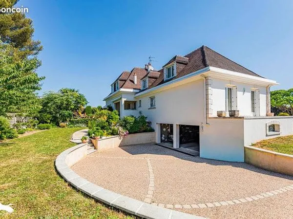 Maison 10 pièces 185 m² 