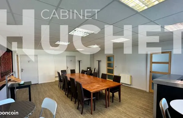 Bureau 440 m² 