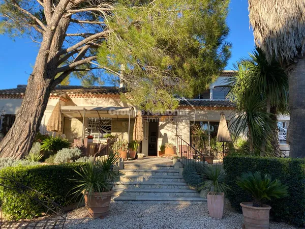 Maison 6 pièces 230 m² 