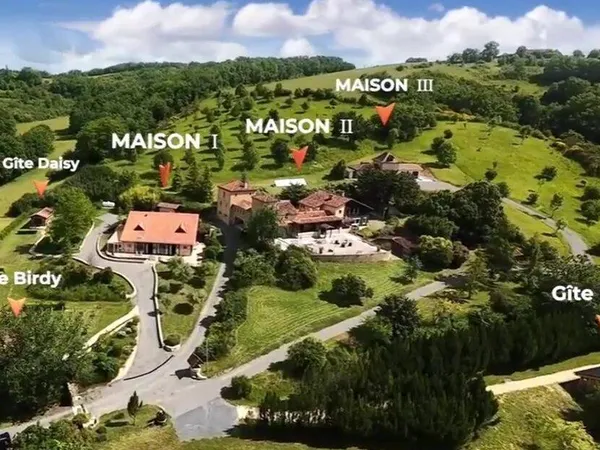 Maison 23 pièces 936 m² 