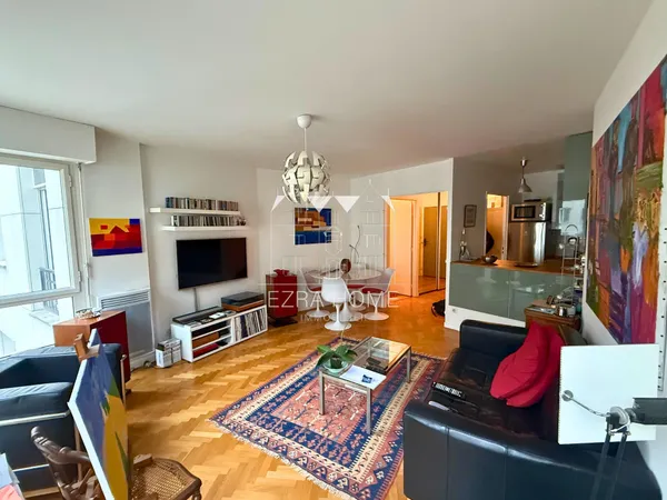 Appartement 2 pièces avec ascenseur, cave et parking Paris 