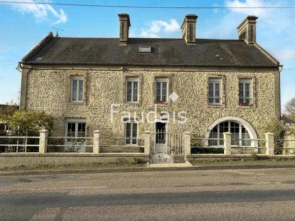 Maison en pierre, entre ISIGNY SUR MER et GRANDCAMP MAISY 