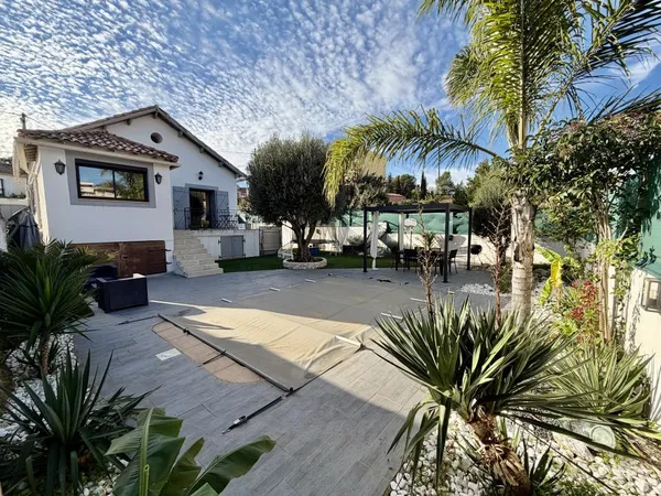 Maison T5/6 de 170m2 + piscine Marseille 13012/ Secteur les Trois-Lucs 