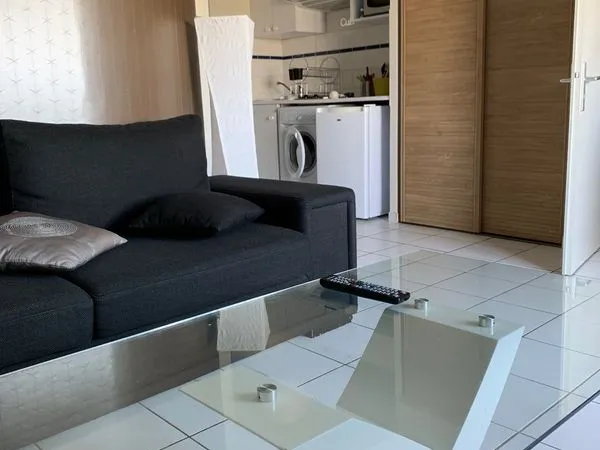 Part loue T2 meublé Saint Simon 