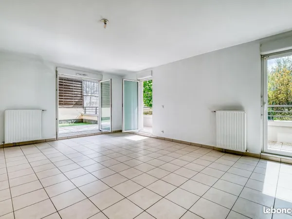 T4 de 74 m² avec balcon et terrasse - Lognes RER A à 400 m 