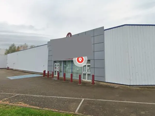 Local commercial 1100 m² Saint-Clément 