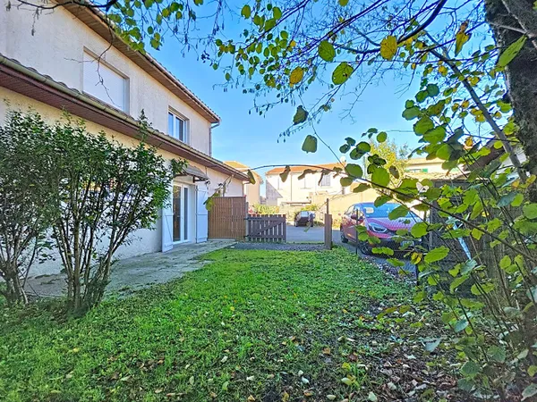 Gazinet Duplex T3 avec parking et jardin 