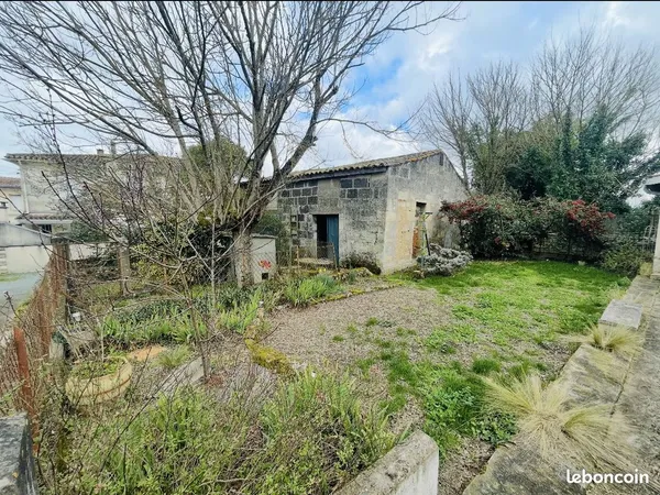 Parking/box 95 m² Saint-Loubès 