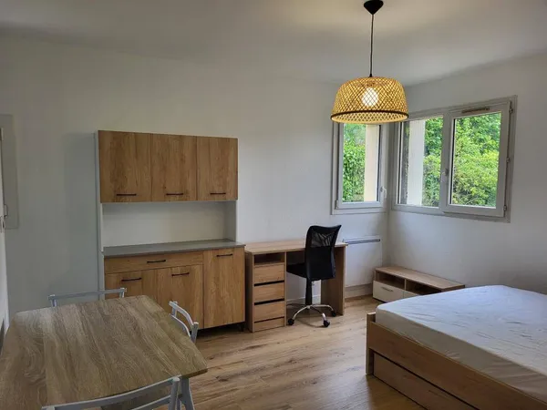 Studio 1 pièce 25 m² 