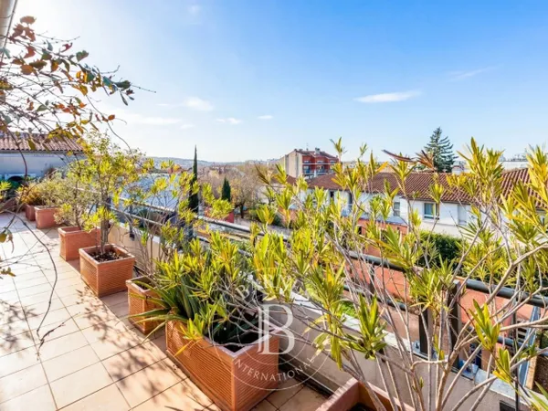 Côte Pavée Appartement avec Terrasse vue Pyrénées et ascenseur e 