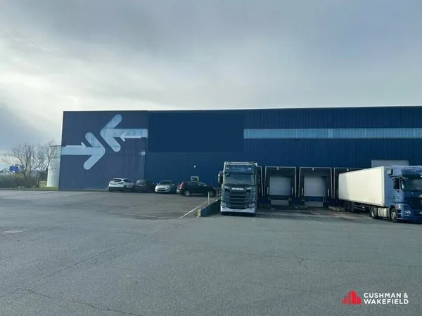 Local d'activité 6702 m² 