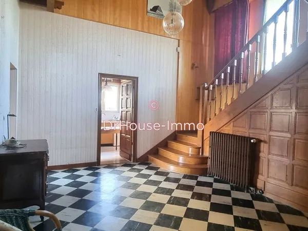 Maison 9 pièces 230 m² 