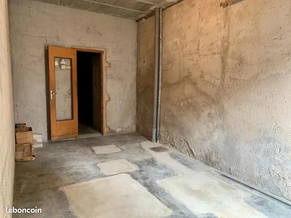 Parking/box 2 pièces 37 m² 