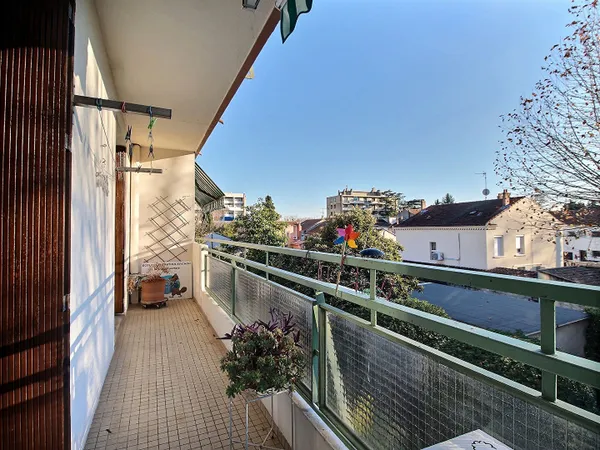 Appartement Avignon 3 pièce(s) 61.40 m2 balcon garage cave 