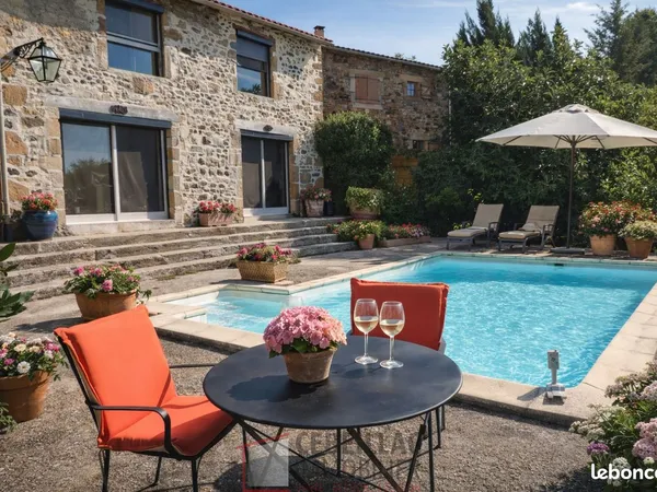 Maison 8 pièces 211 m² 