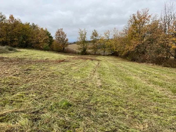Terrain constructible 1800 m² 