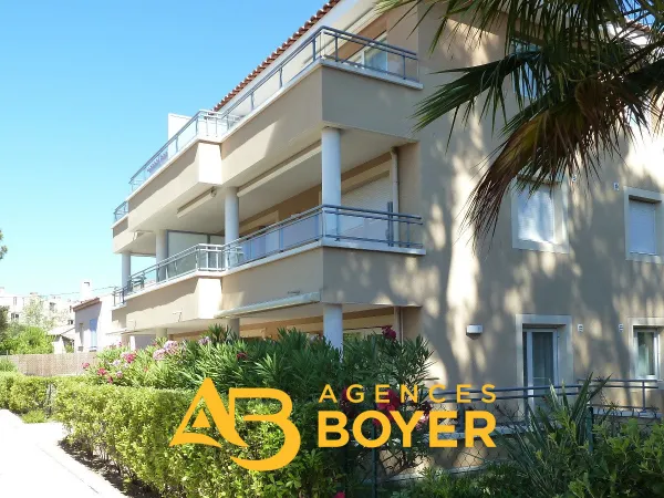 BANDOL - Appartement récent avec terrasse 50 m2 jacuzzi et j 