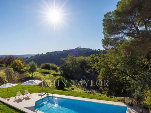 Propriété rénovée et vue panoramique sur Saint-Paul de Vence 