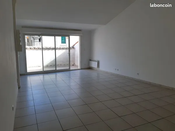 Superbe Appartement Plein Centre village Saint Nazaire d'Aude 