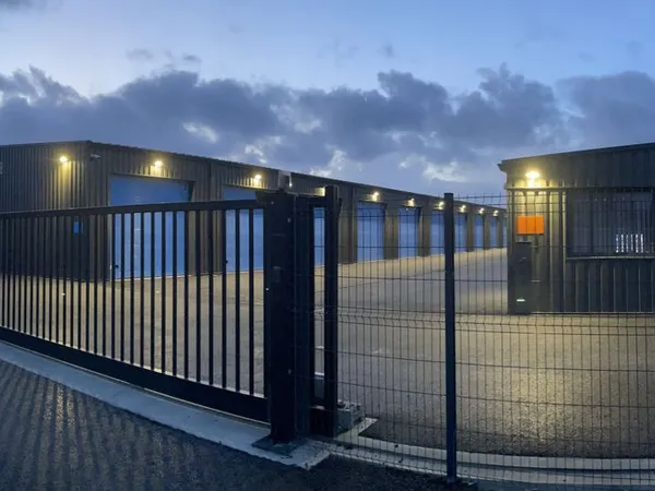 BOX DE 49m² A LOUER 