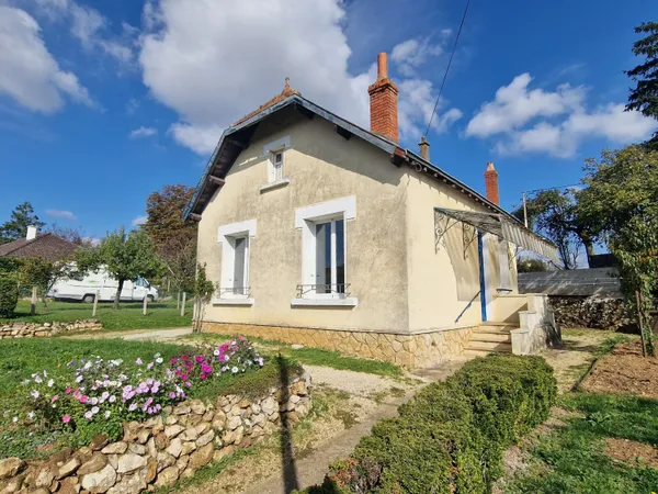 Maison sans mitoyenneté à Lusignan Proche toutes commodité 