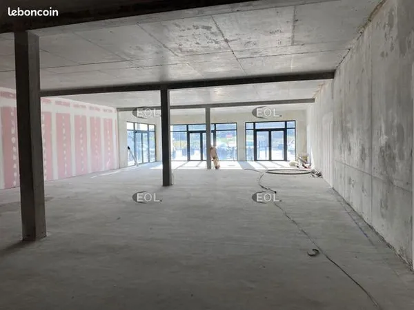 Local commercial 322 m² 