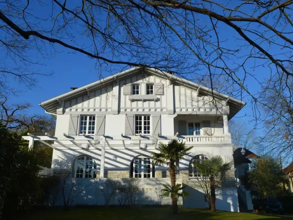 Maison 11 pièces 279 m² 