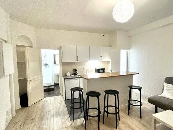 Studio 1 pièce 28 m² 