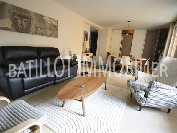 REIMS Appartement lumineux 91.90 m2 habitables avec balcon p 