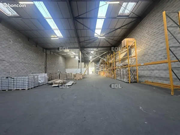 Local industriel 855 m² 