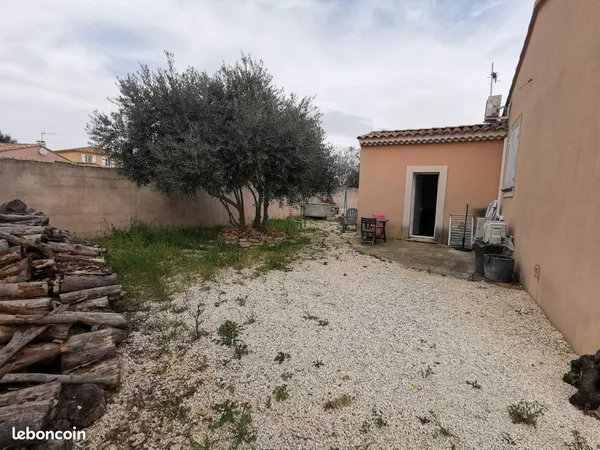 Studio avec terrasse et jardin clos 