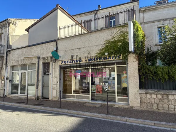 Local 3 pièces 146 m² 