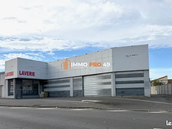Local commercial 330 m² Cholet 