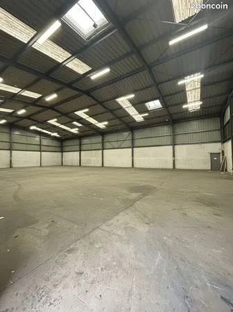 Local 3 pièces 700 m² 