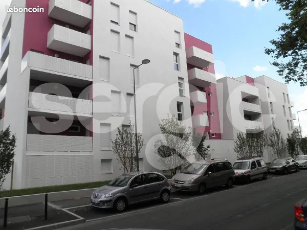 Studio 1 pièce 32 m² 