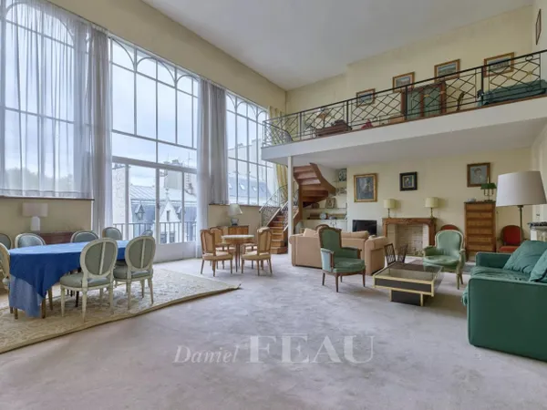 Paris XVIIe - Rue Ampère - Atelier d'artiste avec 6m de hauteur 