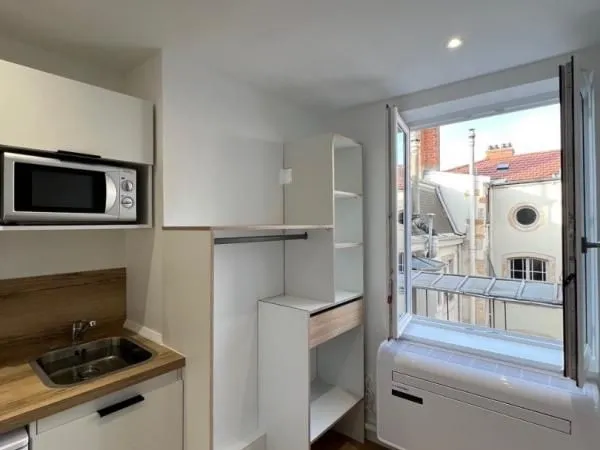 Studio 1 pièce 9 m² 