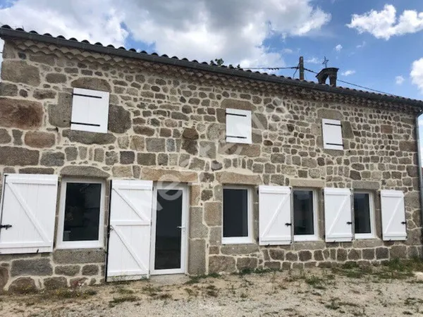 Belle maison entièrement rénovée, avec 3 chambres et terrain secteur Grazac 