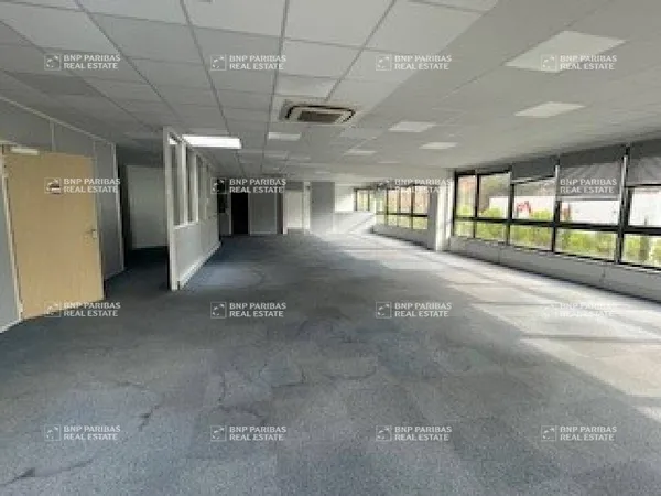 Bureaux 588 m² 